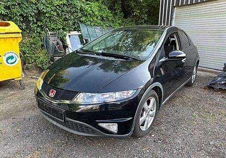 Honda Civic 5DR/ 1,4i BJ 2008 Benziner