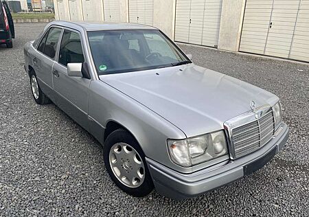 Mercedes-Benz E 230