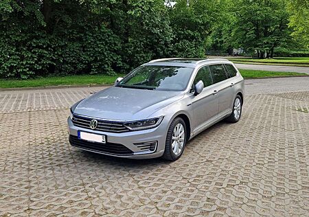 VW Passat Variant Volkswagen GTE /PANO DSG Navi Shz AHK LED Kamer Digitales Coc