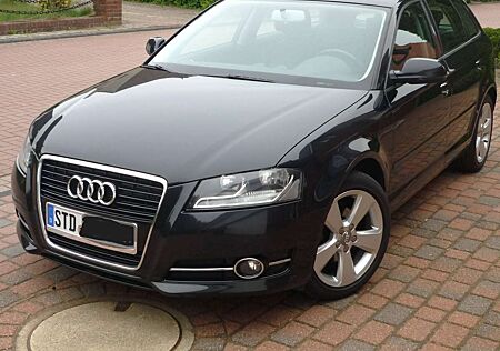 Audi A3 Audi A3 1.2 TFSI Sportback NAVI TEL SHZ TEMPO MULTI 17 Zoll ALU Felgen 225/45 R17 Reifen