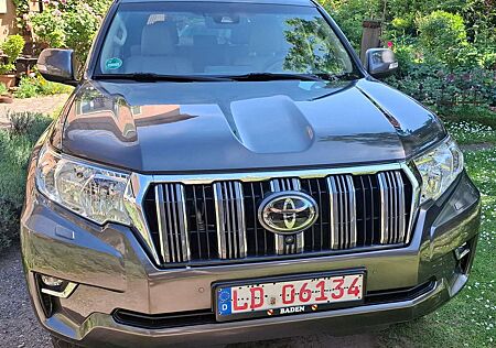 Toyota Land Cruiser D4D AUTOM EXECUTIVE NAVI LEDER eSD AHK RENTNER-KFZ