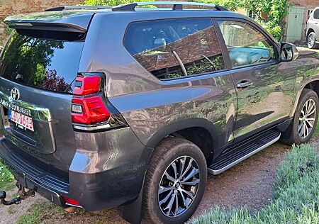 Toyota Land Cruiser D4D AUTOM EXECUTIVE NAVI LEDER eSD AHK RENTNER-KFZ