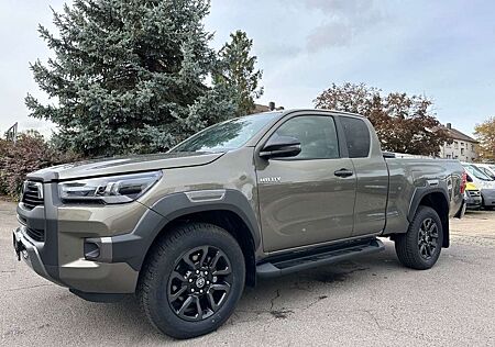 Toyota Hilux EXTRA CAB 2.8, INVINCIBLE, Automatik