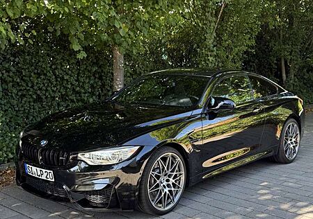 BMW M4 Coupe DKG Competition