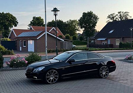 Mercedes-Benz E 350 CGI Coupe BlueEFFICIENCY 7G-TRONIC