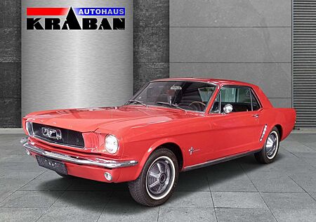 Ford Mustang V8 (Silvester Stallone Fahrzeughalter, Oldtimer)