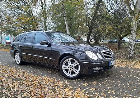 Mercedes-Benz E 200 KOMPRESSOR T AVANTGARDE. SCHECKHEFT. 1A. TIPTOP.