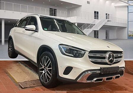 Mercedes-Benz GLC 220 Panorama LED AHK Head-Up Sound Kamera