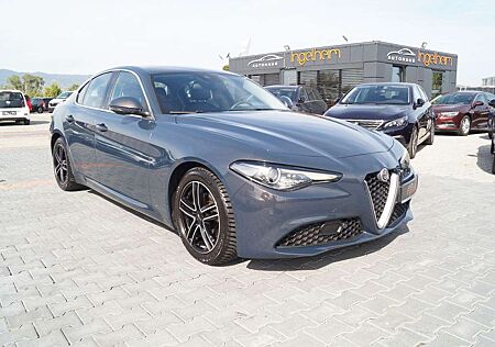 Alfa Romeo Giulia Super Klimaauto PDC Bi-Xen PDC Euro6