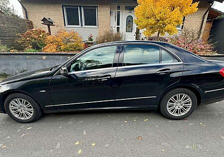 Mercedes-Benz E 220 CDI DPF BlueEFFICIENCY Automatik Elegance