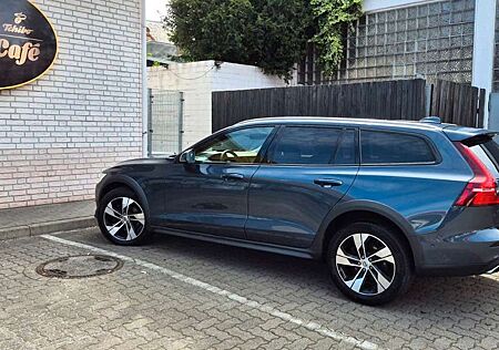 Volvo V60 Cross Country Pro AWD/Kam360/AHK/HarmKard/