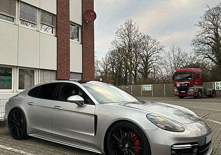 Porsche Panamera 4S Exclusive Chrono Rot