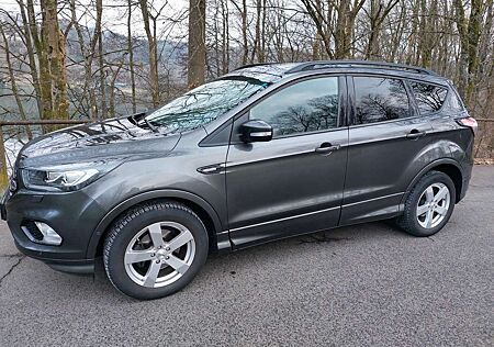 Ford Kuga 1.5 EcoBoost 2x4 ST-Line