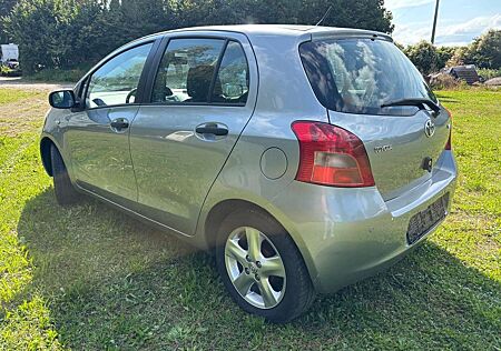 Toyota Yaris 1.3 VVT-i Cool *Top Zustand, Frischer TÜV*