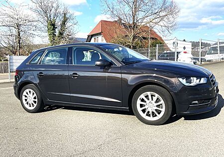 Audi A3 Sportback 1.6 TDI Navi*Kliaut*PDC*SHZ*MFL*Alu