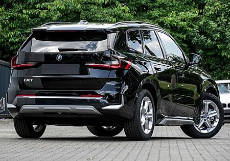 BMW iX1 xDrive30xLine