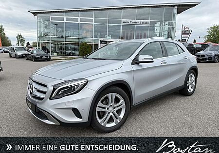 Mercedes-Benz GLA 200 BI-XENON/LEDER/KLIMAAUTOMATIK/SCHECKHEFT