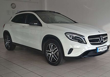 Mercedes-Benz GLA 250 4Matic Score PANO KAMERA MEMORY