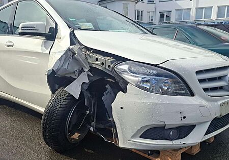 Mercedes-Benz B 200 (BlueEFFICIENCY) 7G-DCT
