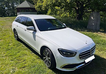 Mercedes-Benz E 220 d T 9G-TRONIC Exclusive