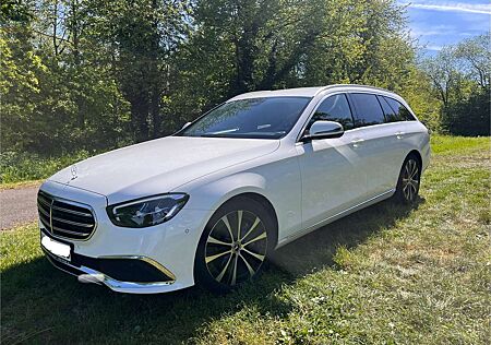 Mercedes-Benz E 220 d T 9G-TRONIC Exclusive