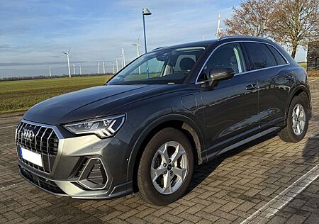 Audi Q3 S line 45 TFSIe 180 kW / 245 PS S tronic Hybrid