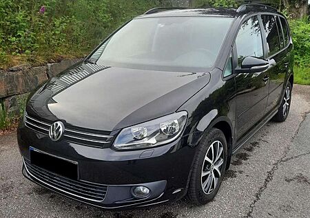 VW Touran Volkswagen 1.6 TDI DPF BlueMotion Technology MATCH