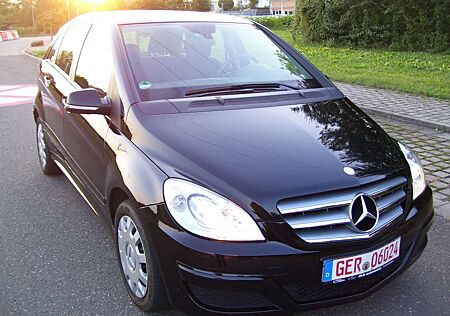 Mercedes-Benz B 180 B -Klasse CDI*Navi*SHZ*TempoM*AHK