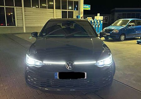 VW Golf GTI Volkswagen Golf GTD 2.0 TDI SCR DSG