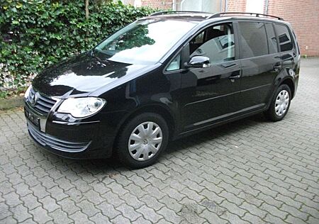 VW Touran Volkswagen 1.6, Klima,1.Hand, abn.AHK, Scheckheft