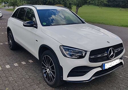 Mercedes-Benz GLC 300 e 4Matic 9G-TRONIC AMG Line