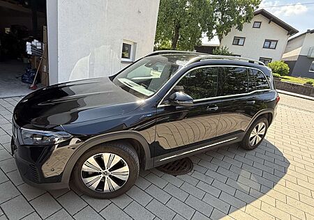 Mercedes-Benz EQB 300 4MATIC 66,5kWh Aut.