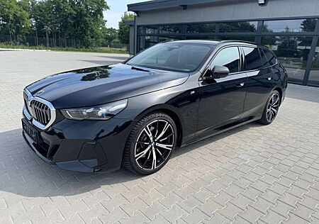 BMW 520 d M Sport -HUD-ACC-Pano-360K-20Zoll