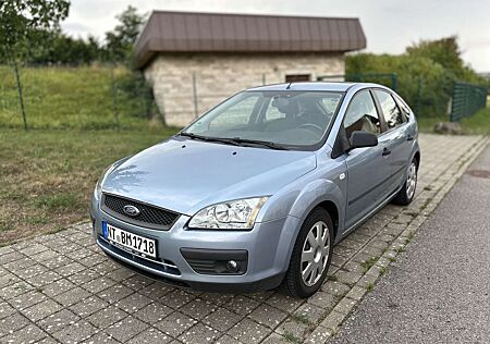 Ford Focus Trend 2.0i Automatik 145 PS TÜV NEU