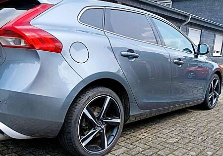 Volvo V40 D3 R Design