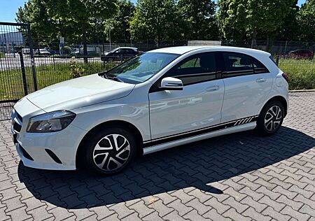 Mercedes-Benz A 160 A160d Activity Edition Navi+Camera/KeyLess/EURO6