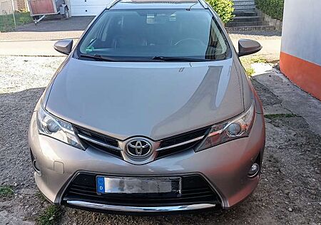 Toyota Auris 2.0 D-4D Touring Sports Executive