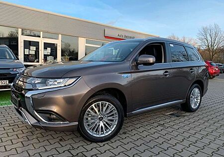 Mitsubishi Outlander Plug-in Hybrid Spirit 2.4 4WD 1.Hand*8
