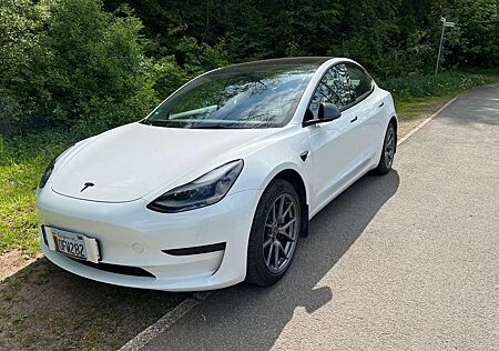 Tesla Model 3 Standard Reichweite Plus Hinterradantrieb
