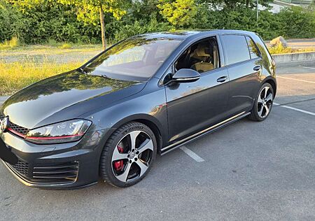 VW Golf GTI Volkswagen Performance BlueMotion Technology