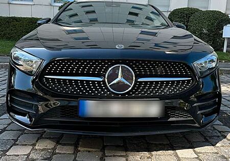 Mercedes-Benz A 250 DCT AMG Line Pano *MBUX