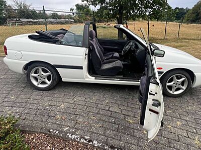 Ford Escort Escort 16V Flair mit Rechtslenker