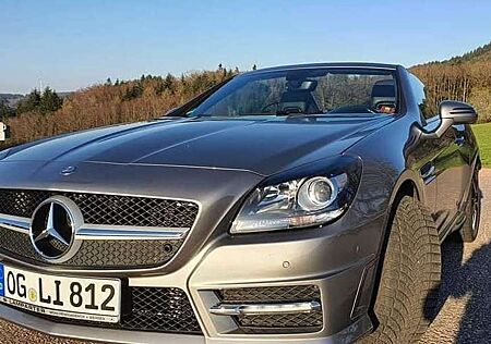 Mercedes-Benz SLK 200 AMG Styling + Sportsitze Leder + Sportfahrwerk+Nav