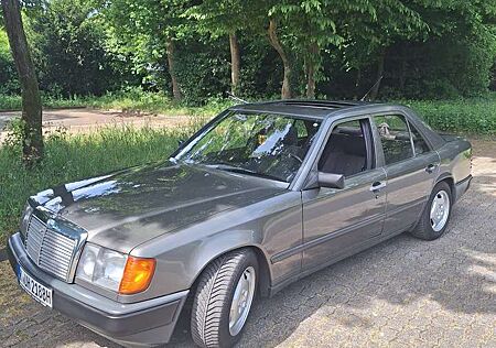 Mercedes-Benz E 230 124er