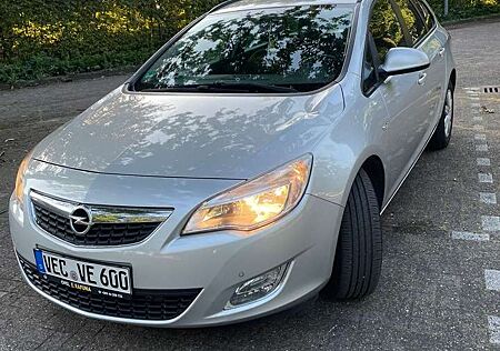 Opel Astra 2.0 CDTI DPF Sports Tourer Automatik Design Editio