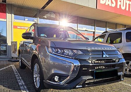 Mitsubishi Outlander 2.0 4WD CVT Spirit+