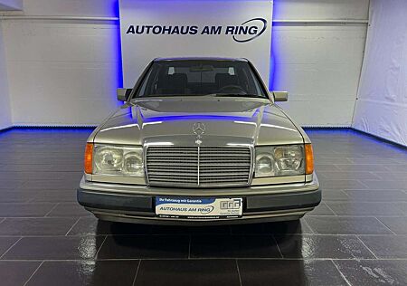 Mercedes-Benz 300 E AUTOMAT KLIMA VELOUR EL-SITZ EL.ROLLO 4xFH