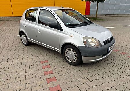 Toyota Yaris 1.0 linea terra