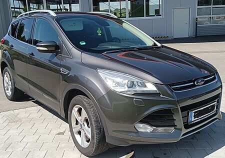 Ford Kuga 2.0 TDCi 2x4 Titanium