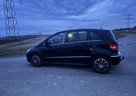 Mercedes-Benz B 180 CDI (245.207)